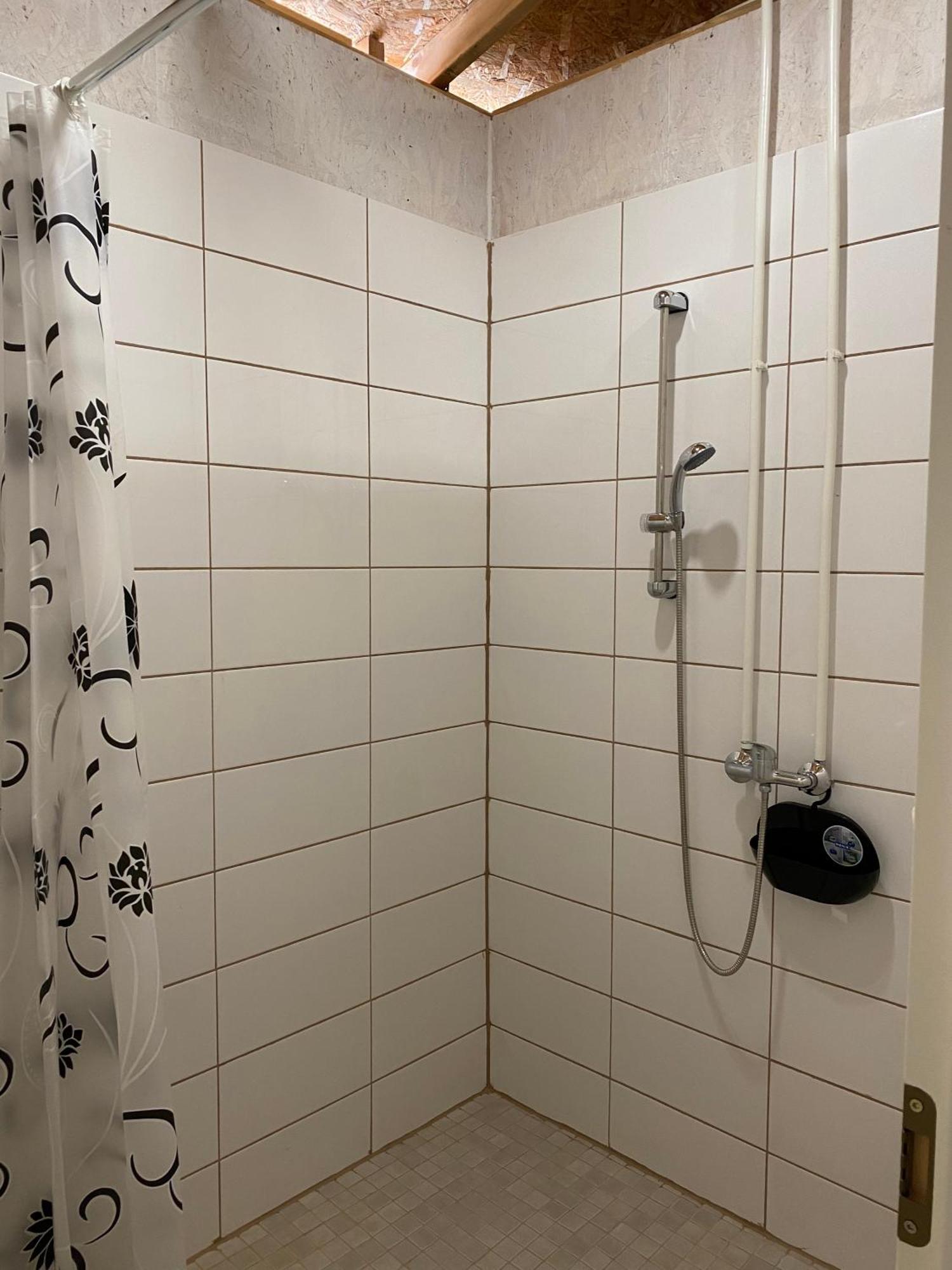 Marika Puhkekuela - Metsanurga Oeoemaja "Shared Bathroom" Nova Extérieur photo